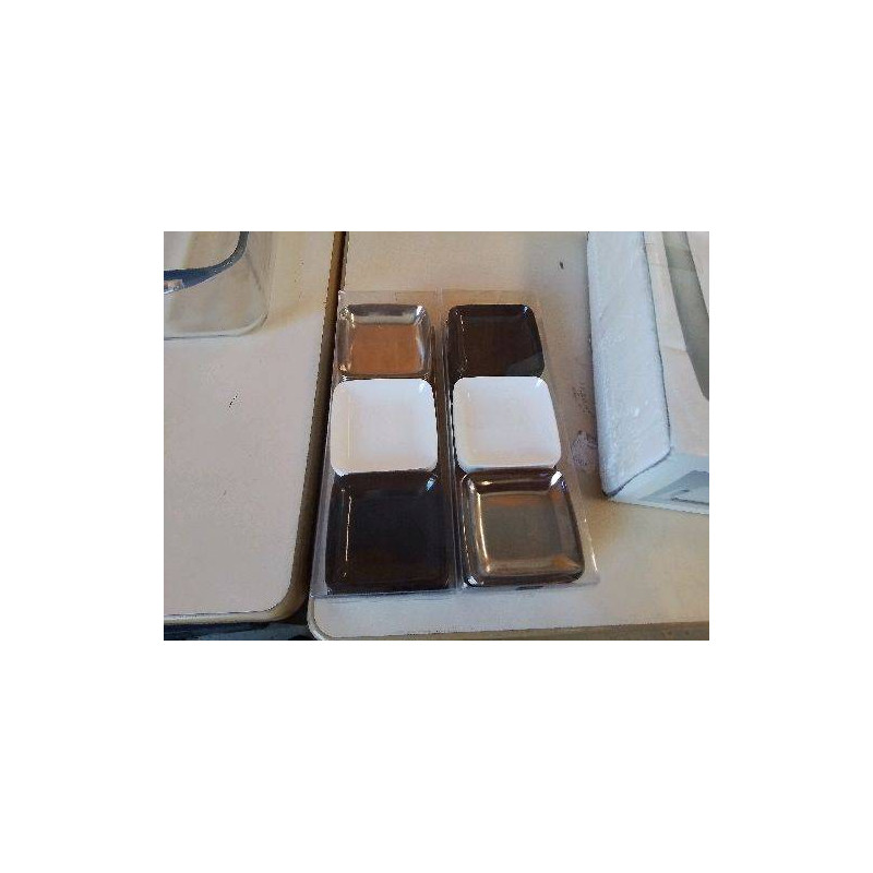 PETITS PLATS DE PRESENATION DE SUSHI