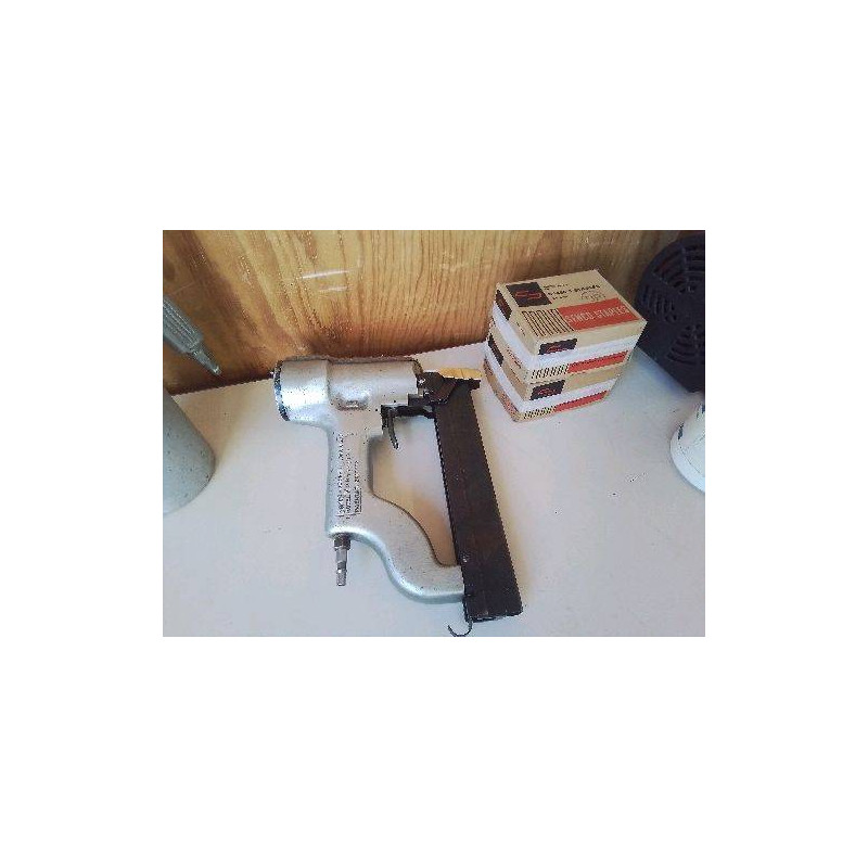 CLOUEUSE/AGRAFEUSE PNEUMATIQUE SENCO