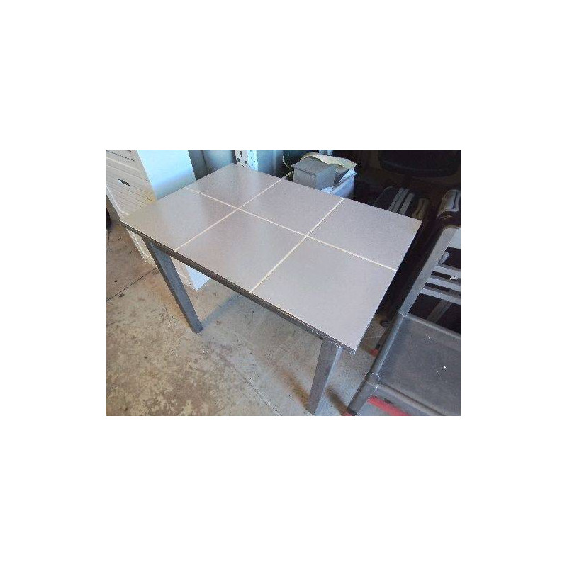 PETITE TABLE CARRELÉ GRISE 