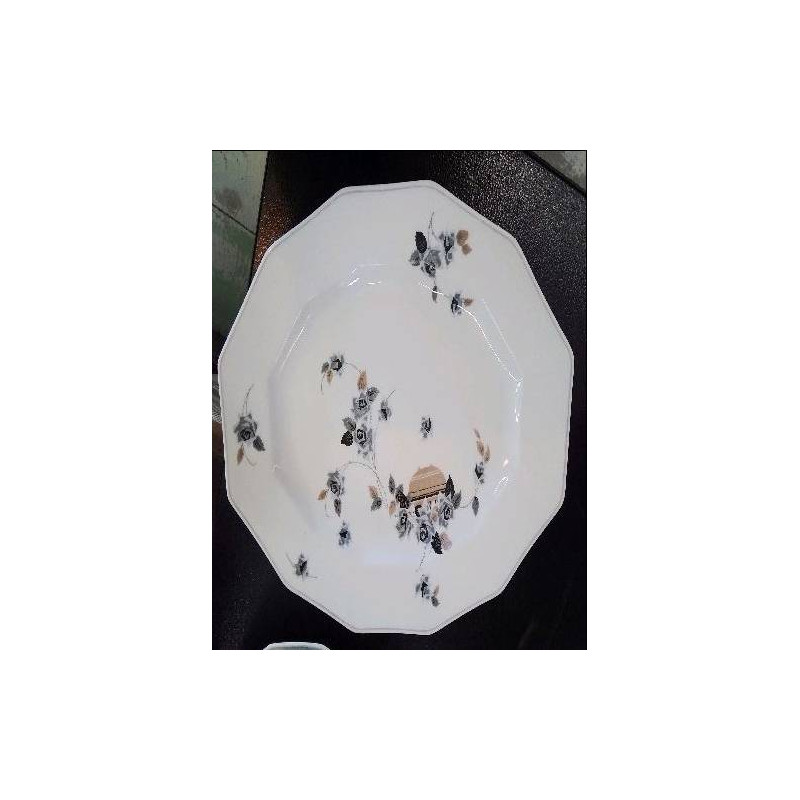 PLAT EN PORCELAINE 