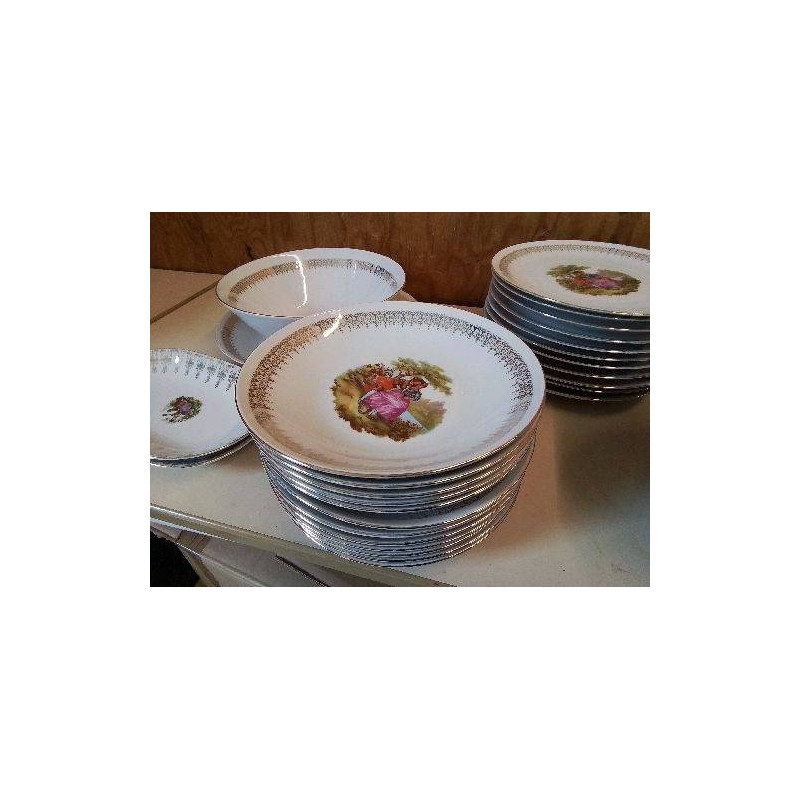 LOT DE 6 ASSIETTES CREUSE EN PORCELAINE 