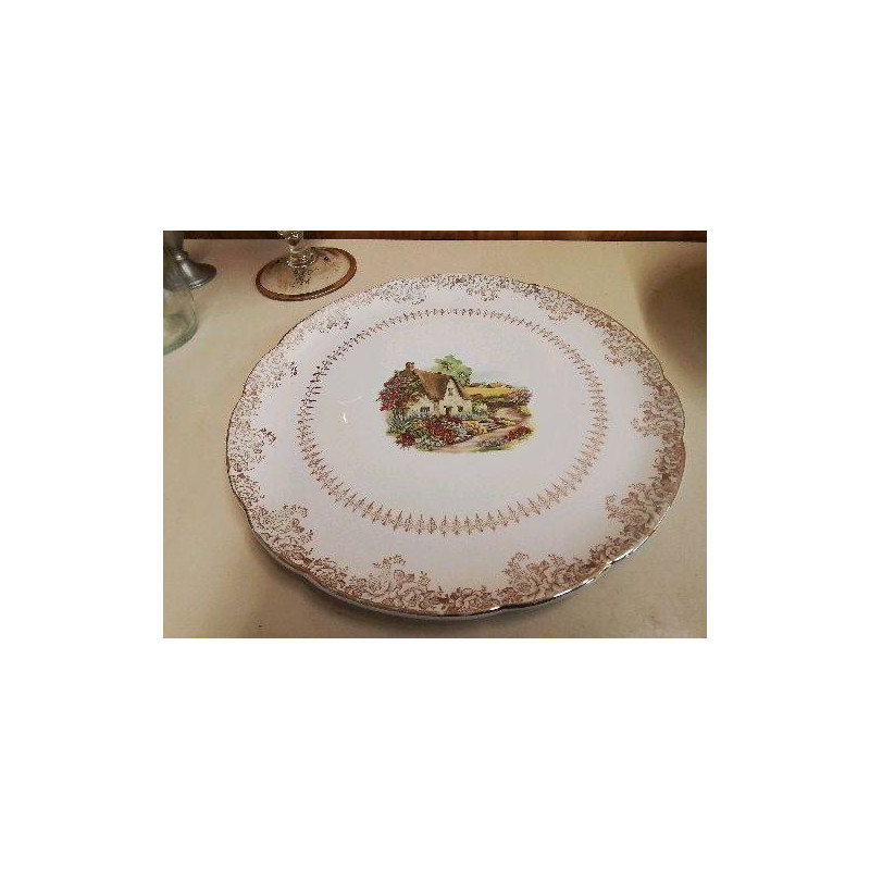 PLAT EN PORCELAINE 