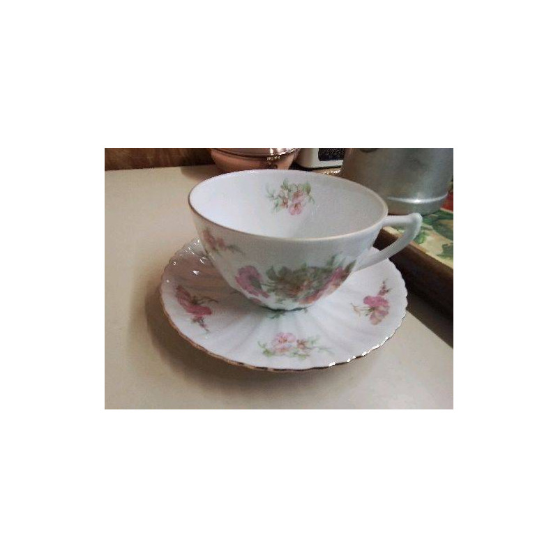 TASSE A THE AVEC SOUCOUPE 