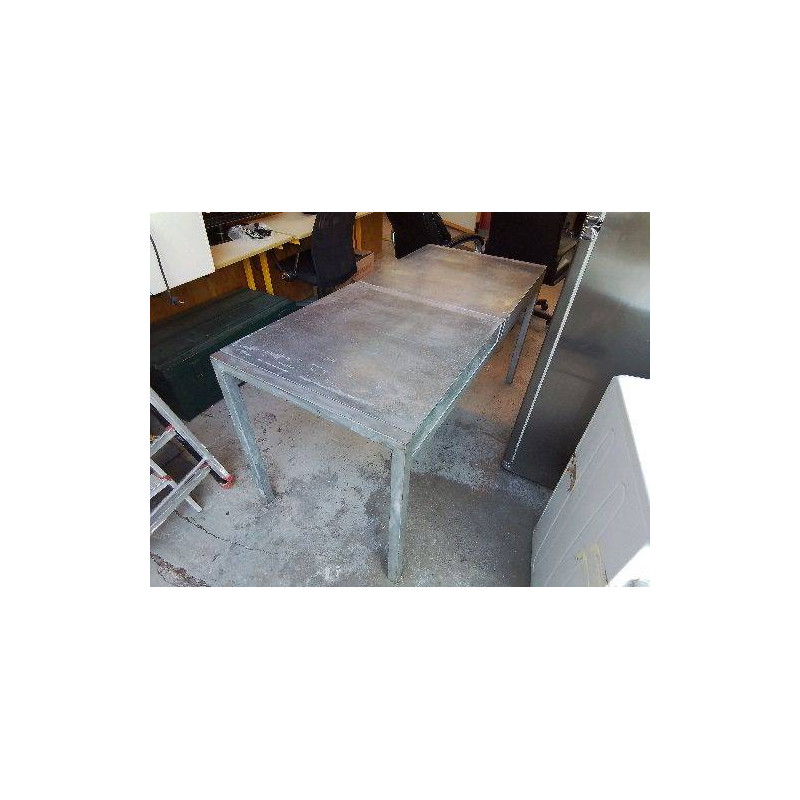 GRANDE TABLE EN ZINC
