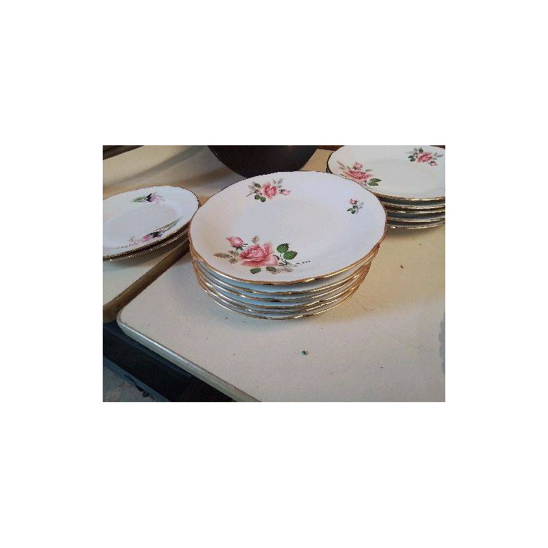 LOT 6 PETITES ASSIETTES EN PORCELAINE
