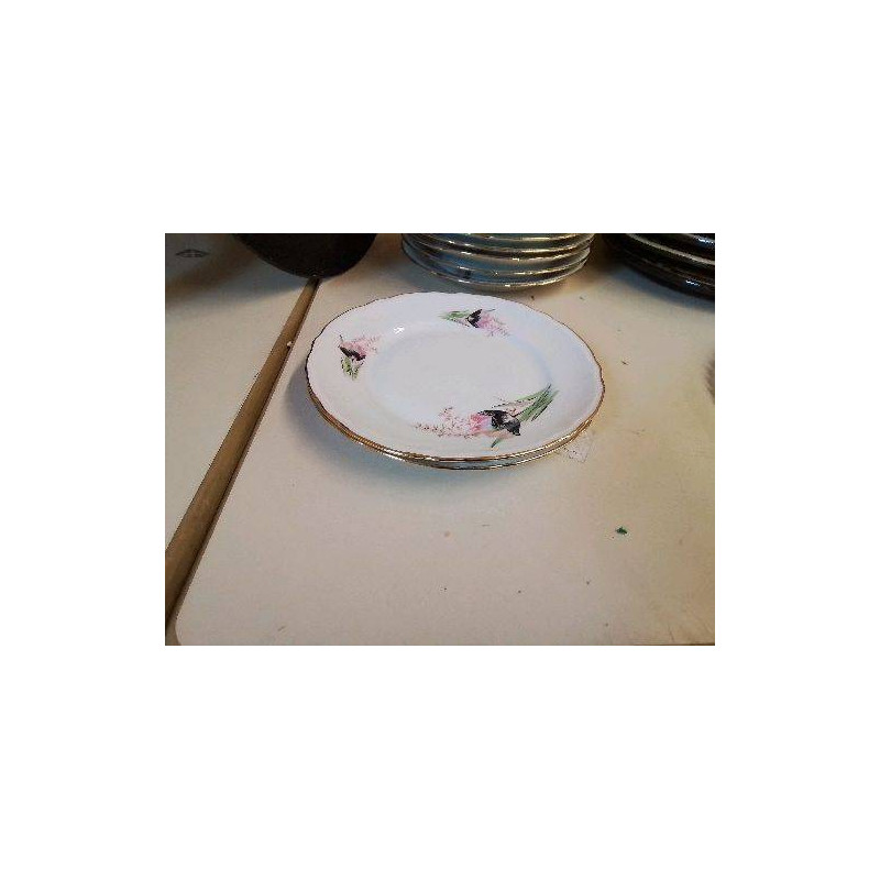 LOT 2 PETITES ASSIETTES EN PORCELAINE 