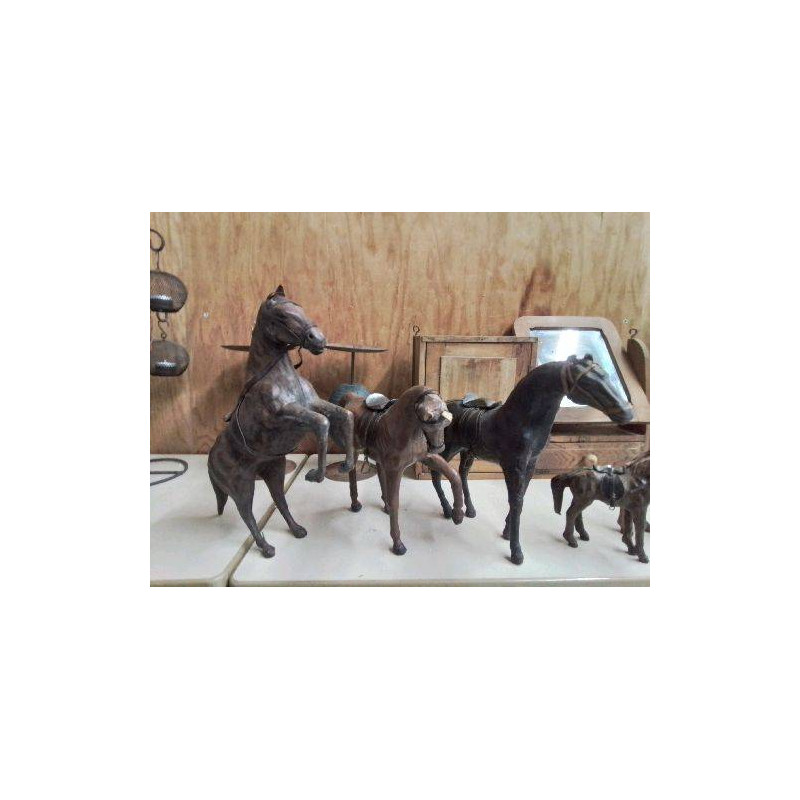 CHEVAL EN CUIR 