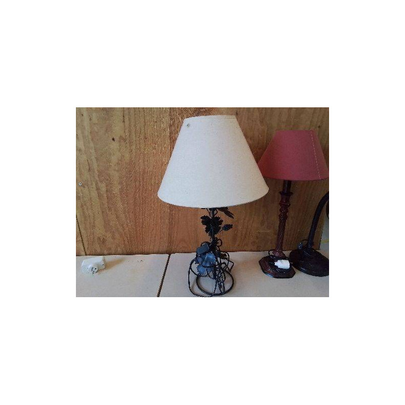 LAMPE PIED EN METAL MOTIF FLORAL 