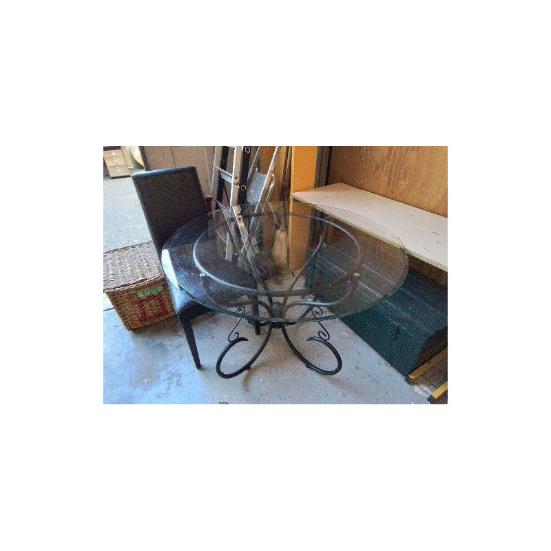 TABLE RONDE AVEC PLATEAU EN VERRE ET PIED CENTRAL NOIR 