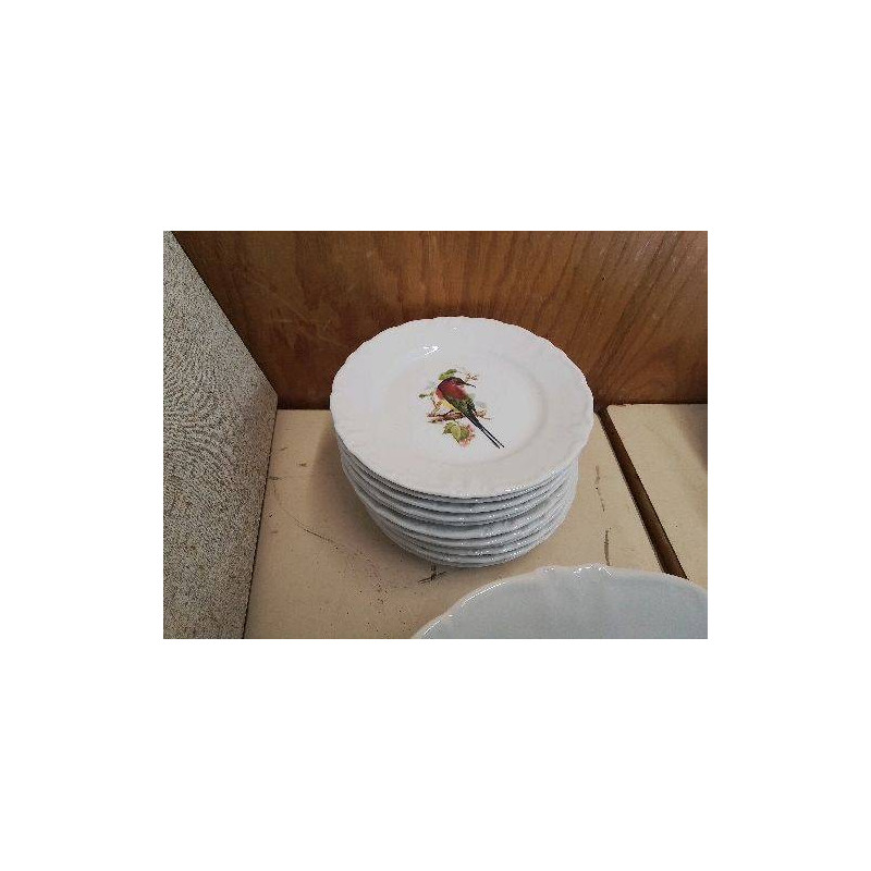 LOT 12 PETITES ASSIETTES PORCELAINE 