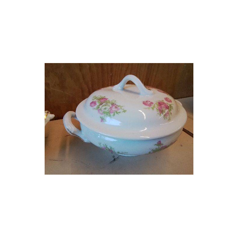 SOUPIÈRE EN PORCELAINE 