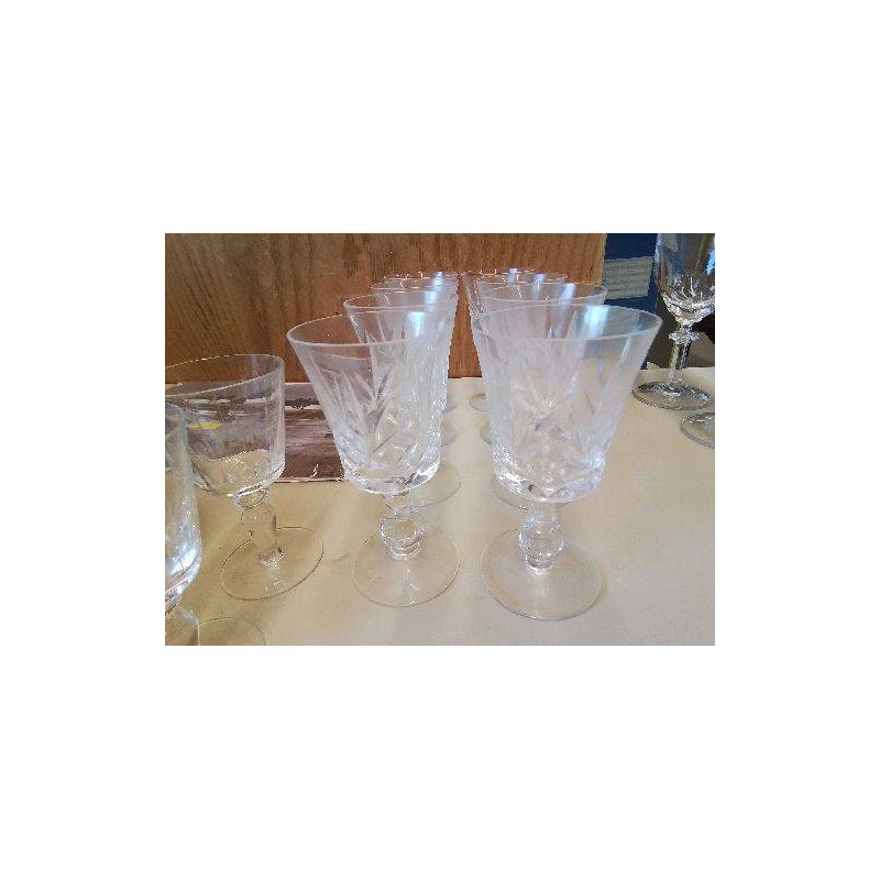 LOT DE 8 VERRES EN CRISTAL 