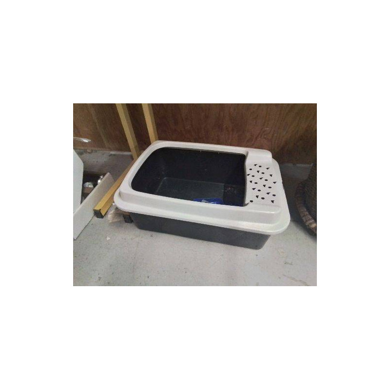 CAISSE A CHAT AVEC SES ACCESSOIRES 