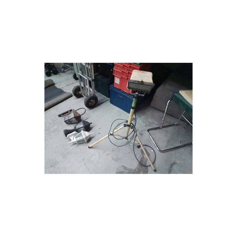 LAMPE DE CHANTIER SUR PIED