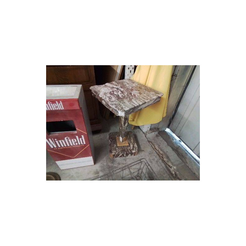 COLONNE EN MARBRE ROUGE 