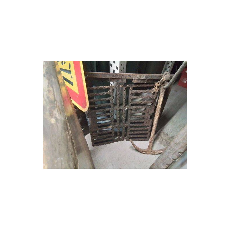 GRILLE D’EGOUT ET SON DORMANT