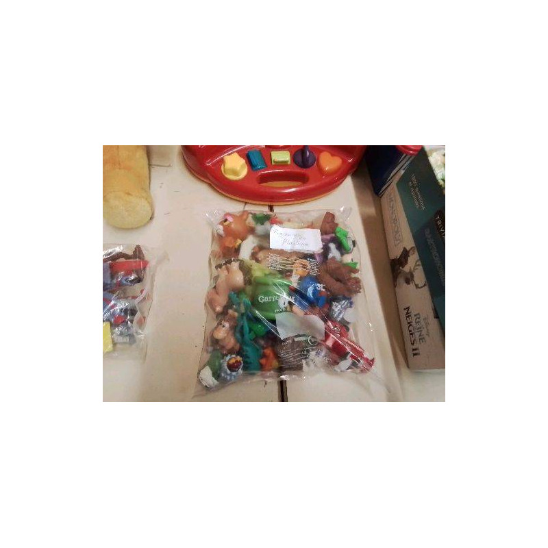LOT DE FIGURINE EN PLASTIQUE 