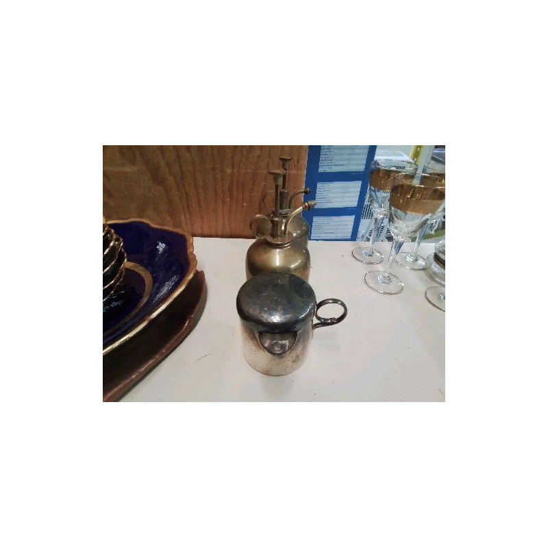 PETITE TASSE EN METAL ARGENTÉ 