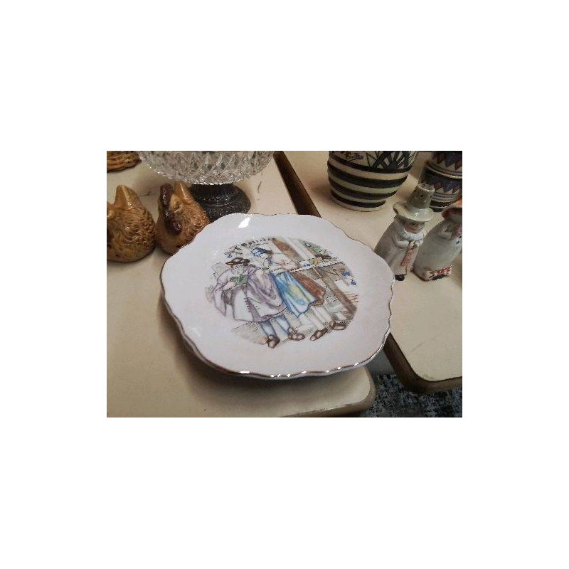 ASSIETTE EN PORCELAINE 