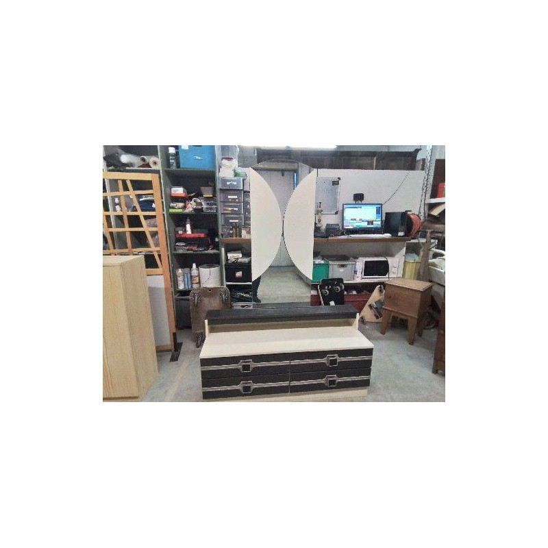 COIFFEUSE AVEC MIROIR 