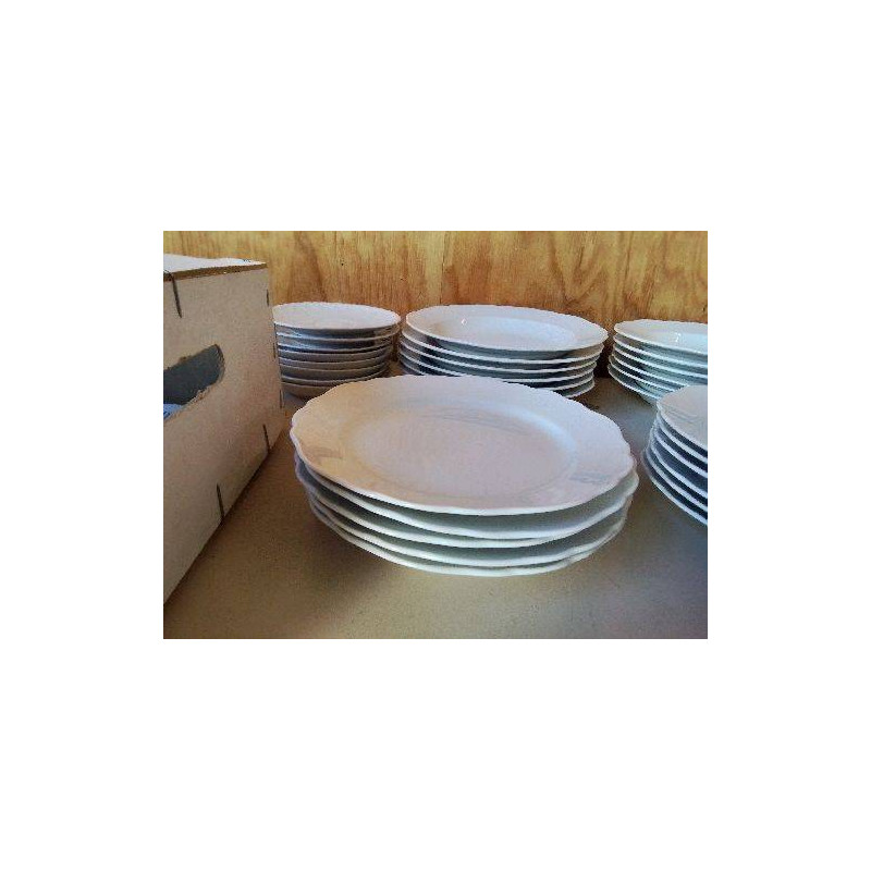 LOT DE 5 ASSIETTES À DESSERT 