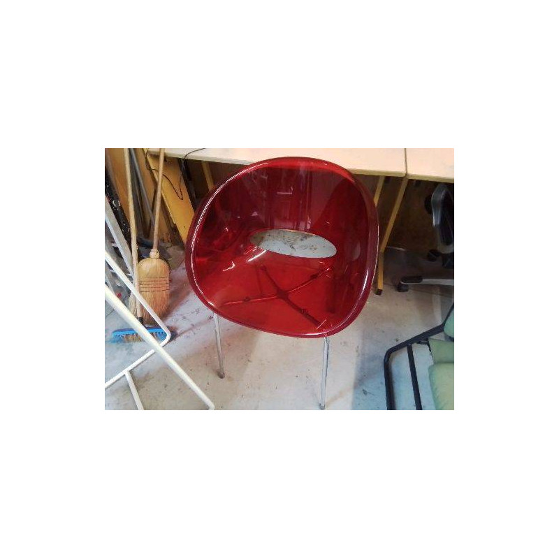 FAUTEUIL EN PLEXI ROUGE SINTESIE