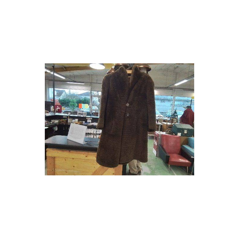 MANTEAU DE MOUTON BRUN