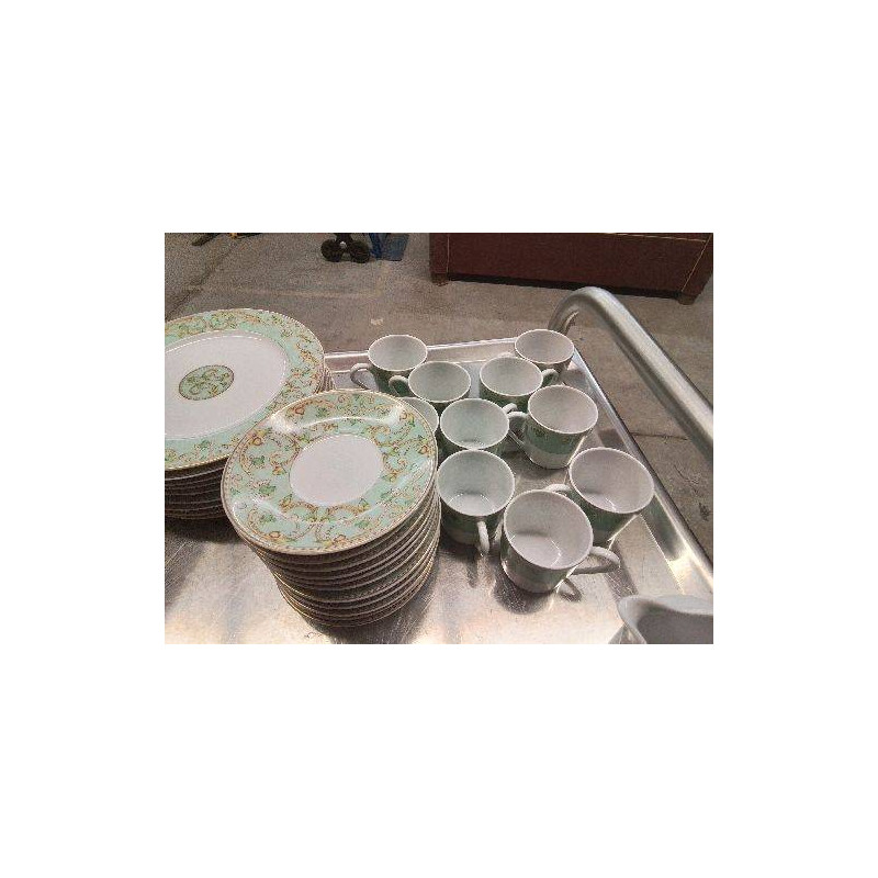 TASSE AVEC SOUCOUPE EN PORCELAINE 