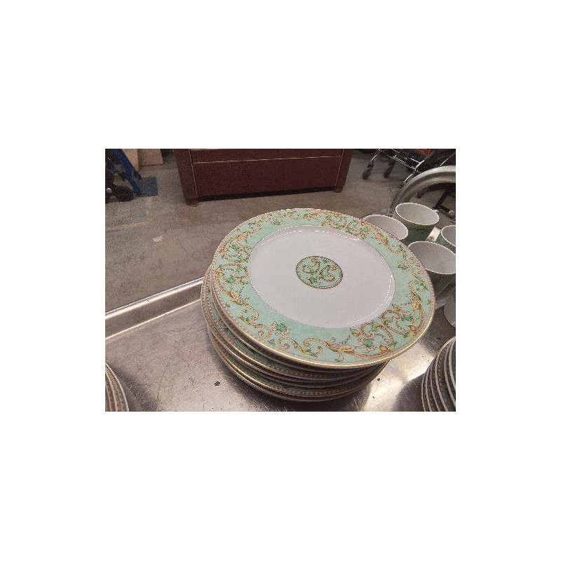 LOT DE 9 ASSIETTES À DESSERT EN PORCELAINE 