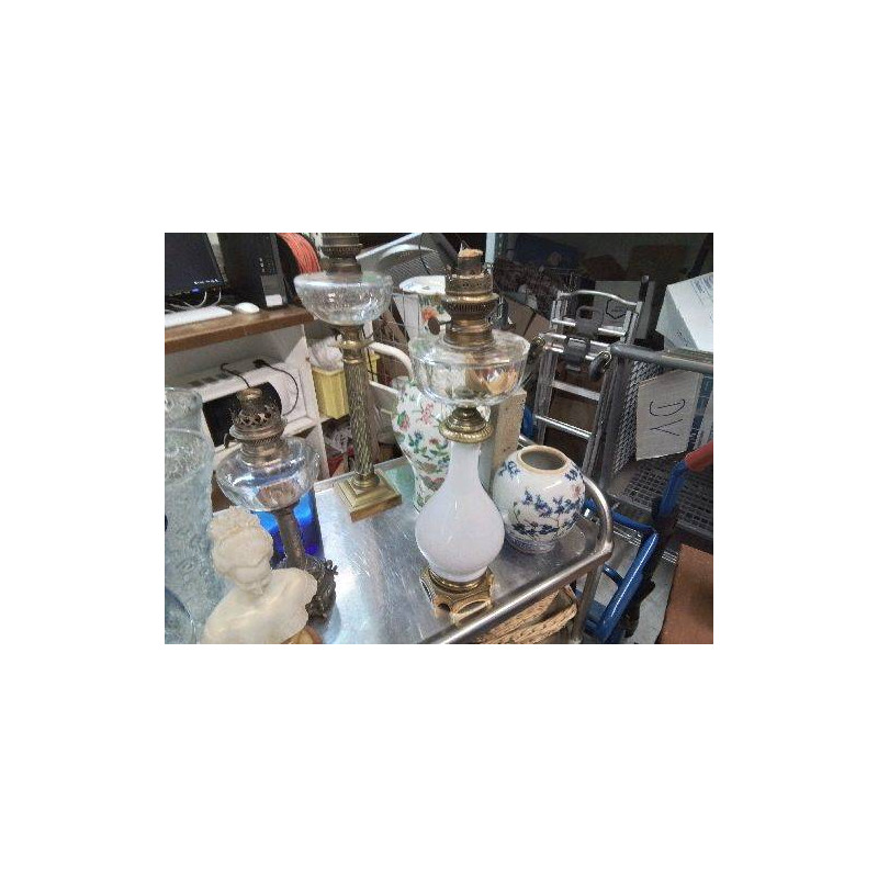LAMPE A PETROLE 