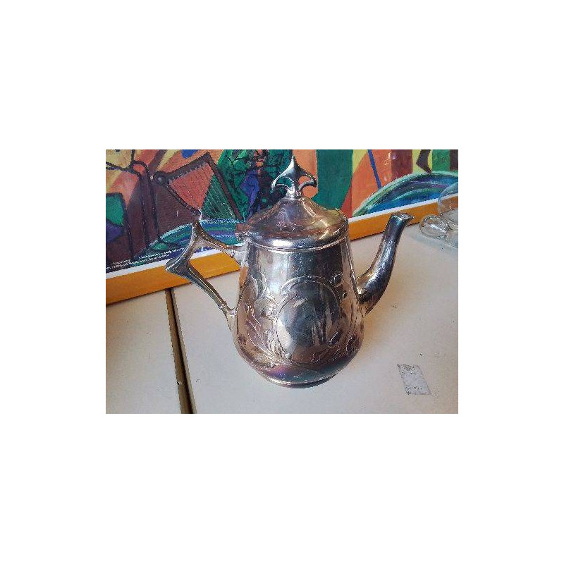 THÉIÈRE EN MÉTAL ARGENTÉ 