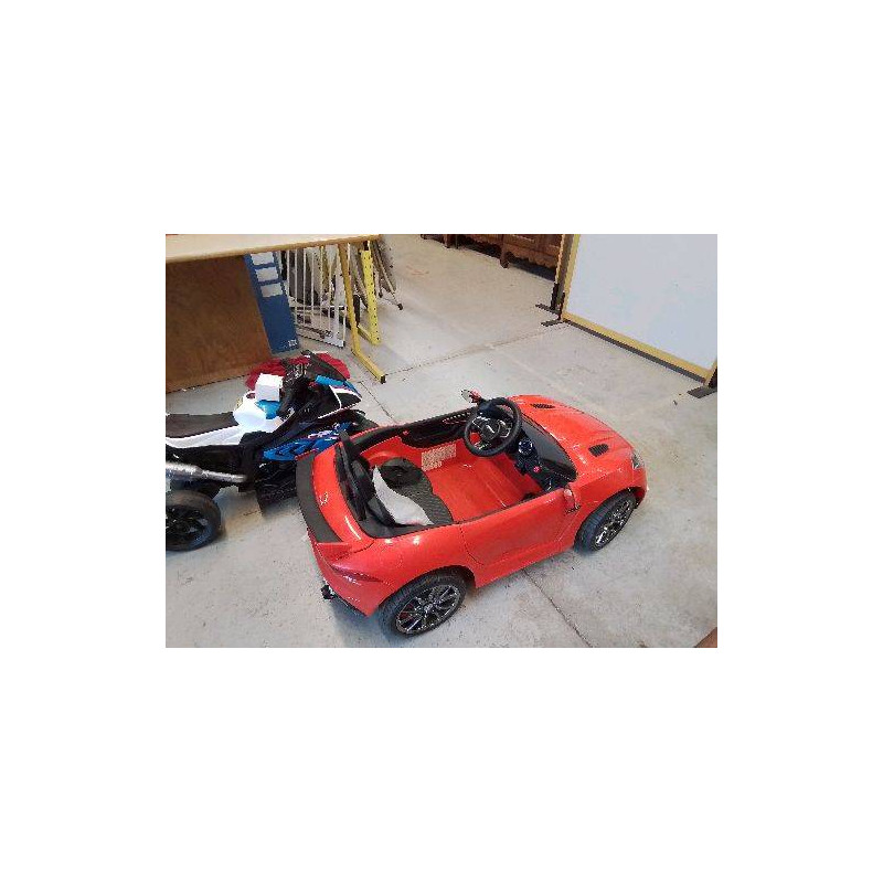 PETITE VOITURE DEUX PLACES JAGUAR ROUGE