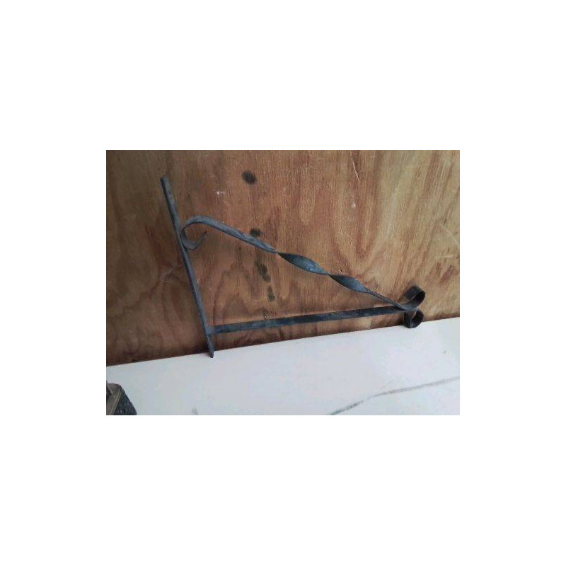 EQUERRE EN FER FORGÉ 