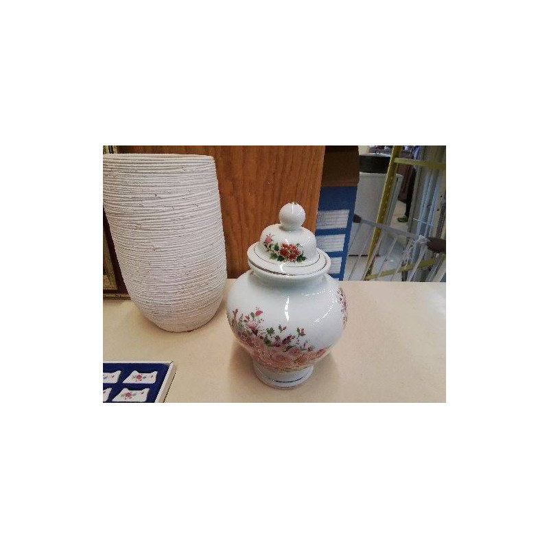 VASE AVEC SON COUVERCLE