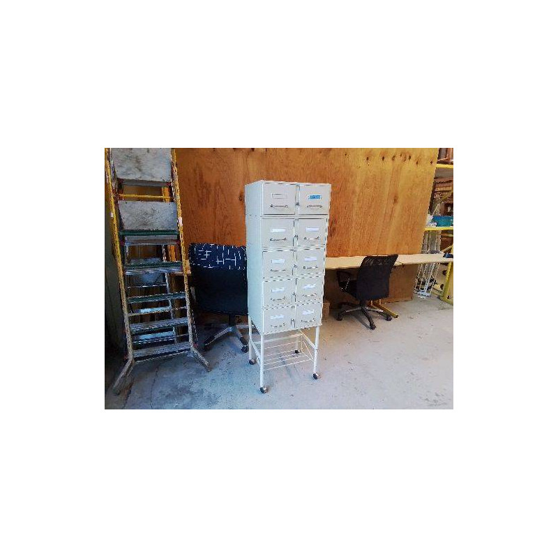 MEUBLE CASIER À TIROIRS METALIQUE 