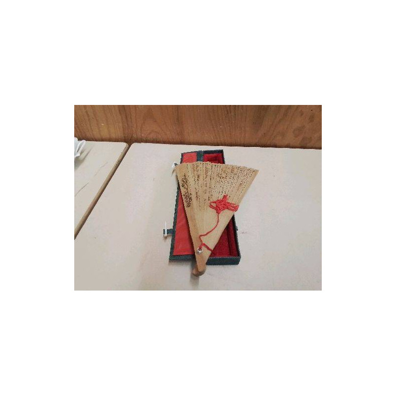 ÉVENTAIL ANCIEN DANS SON COFFRET