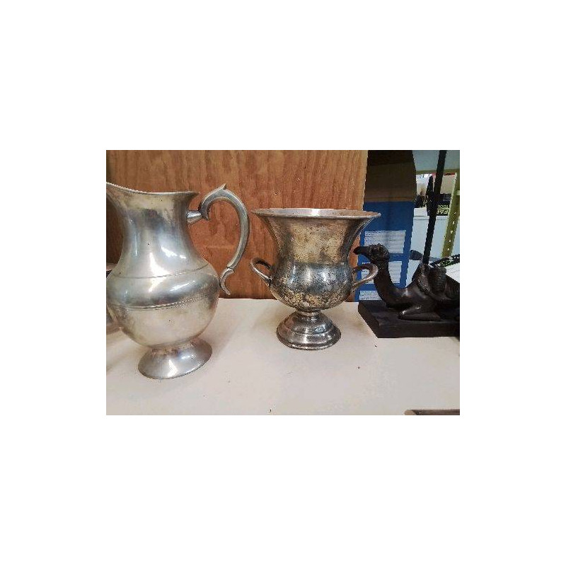 VASE EN METAL ARGENTÉ 