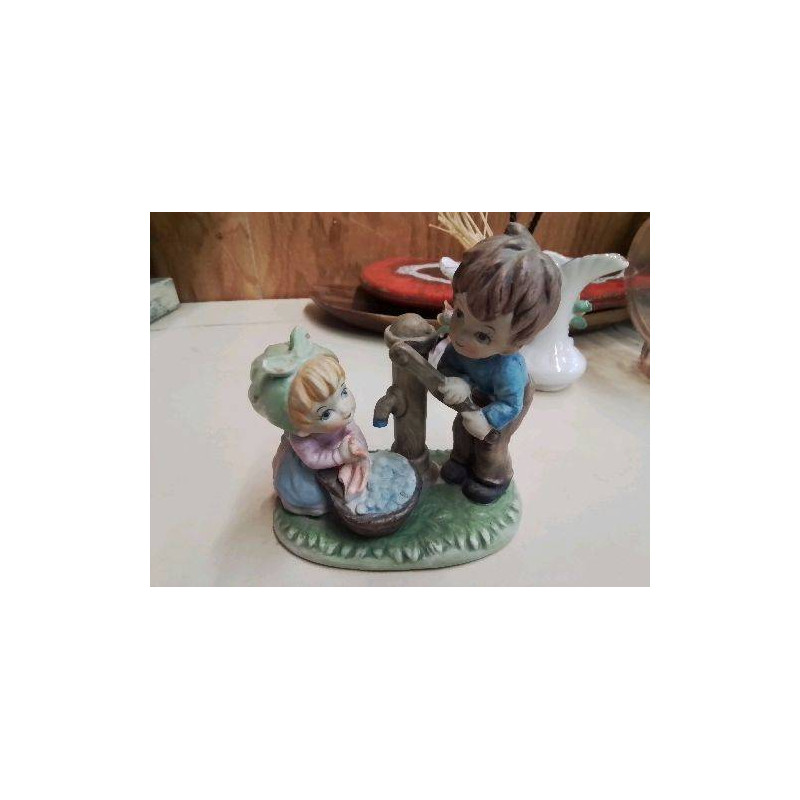 FIGURINE EN BIS CUIT 