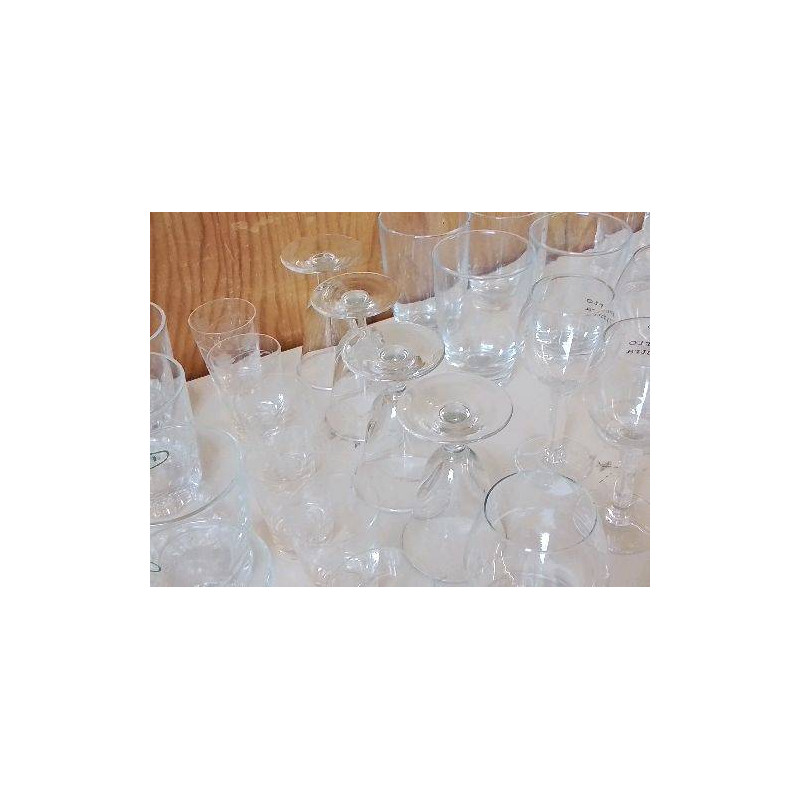 VERRE DE TABLE SUR PIED