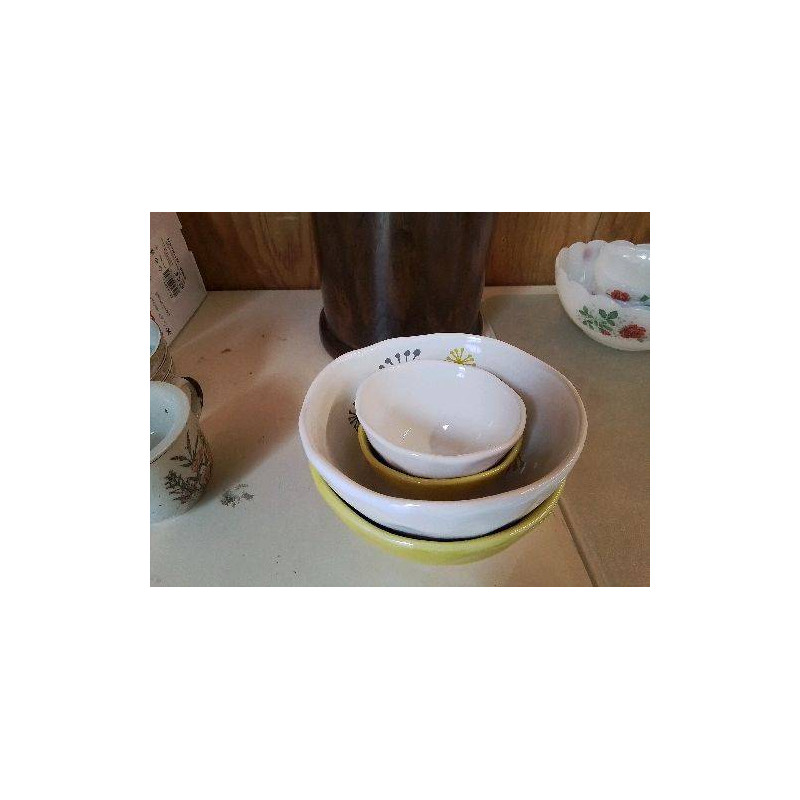 LOT DE 4 PETITS BOLS AVEC MOTIF 