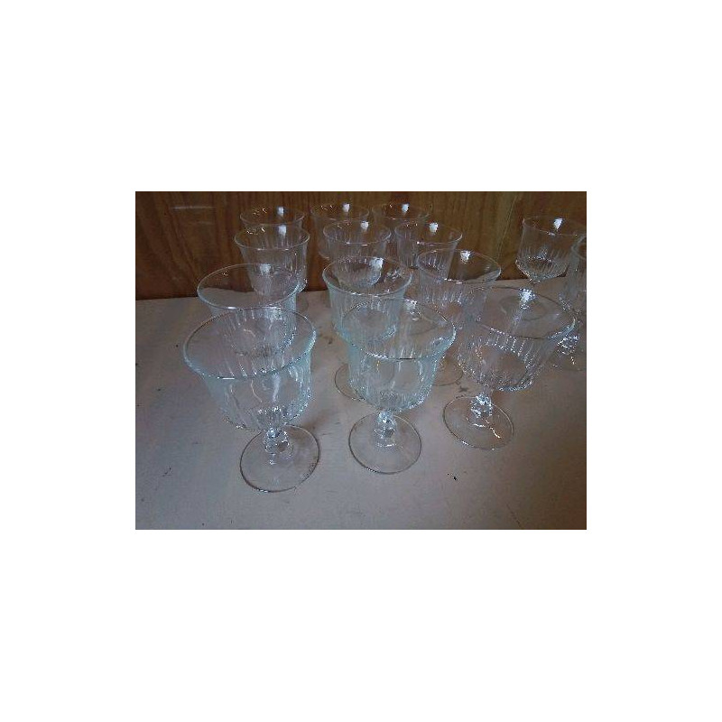 LOT DE 6 VERRES A PIEDS