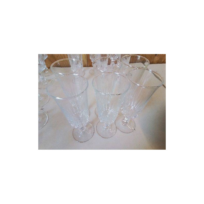 LOT DE 6 FLUTES A CHAMPAGNE