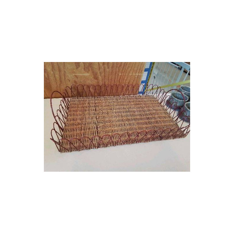 PLATEAU EN FER ET OSIER 