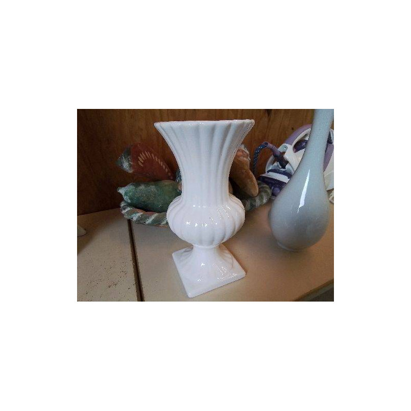 VASE EN PORCELAINE 
