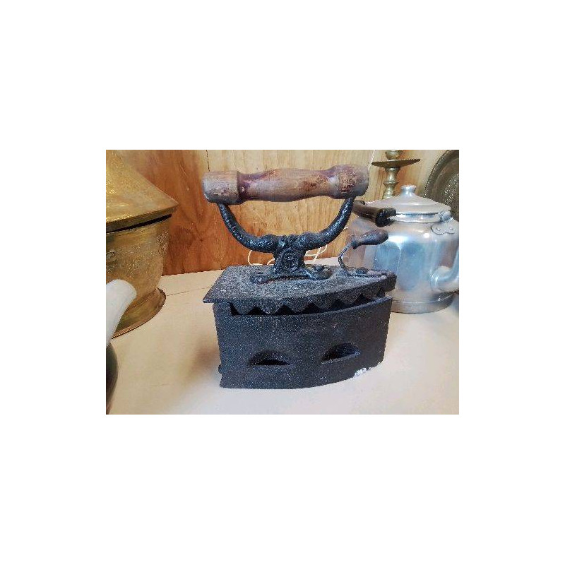 ANCIEN FER A REPASSER 