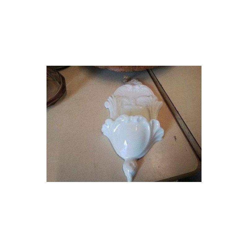 BÉNITIER EN PORCELAINE 