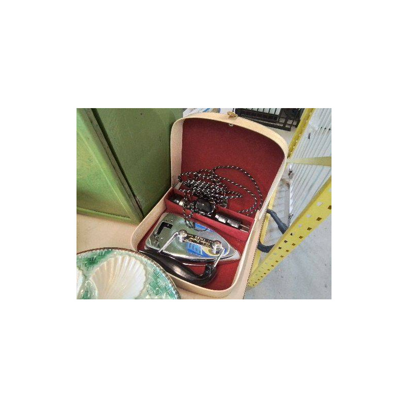 ENSEMBLE DE VOYAGE FER A REPASSER 