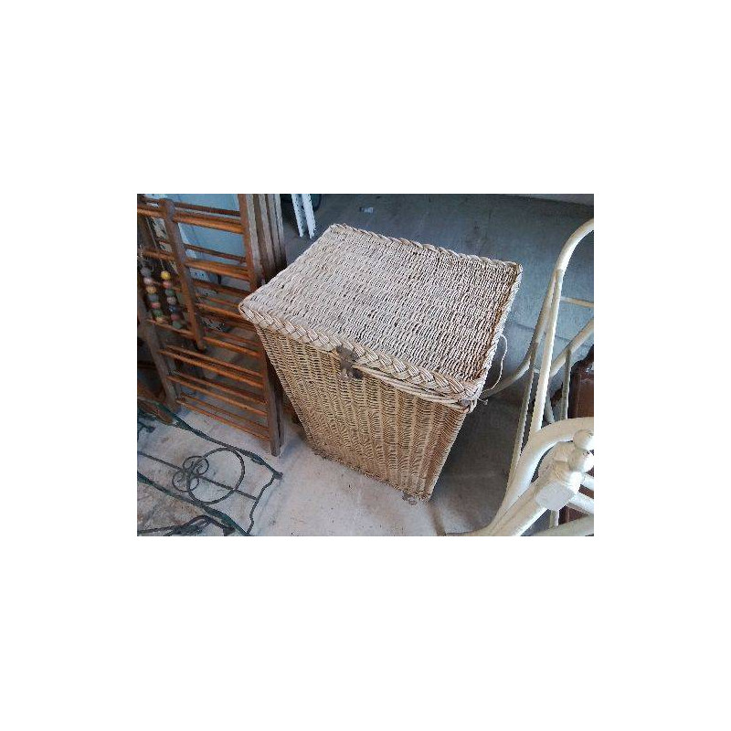 PANIÈRE A LINGE EN OSIER