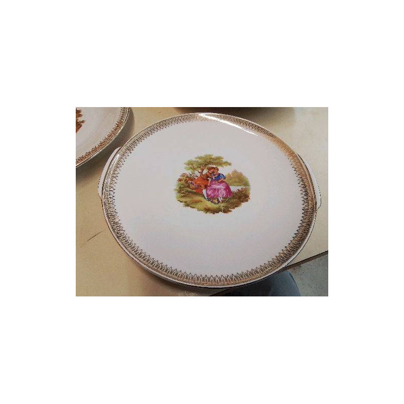 PLAT EN PORCELAINE 