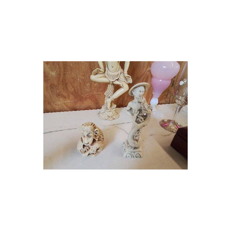 PETITE STATUETTE RESINE 